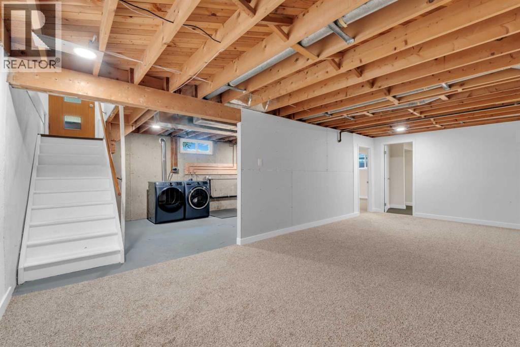 30 Hutton Place Sw, Calgary, Alberta  T2V 3B6 - Photo 20 - A2336909