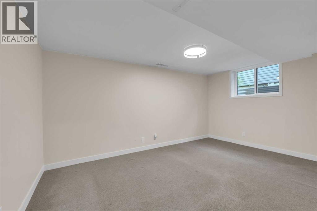 30 Hutton Place Sw, Calgary, Alberta  T2V 3B6 - Photo 22 - A2336909