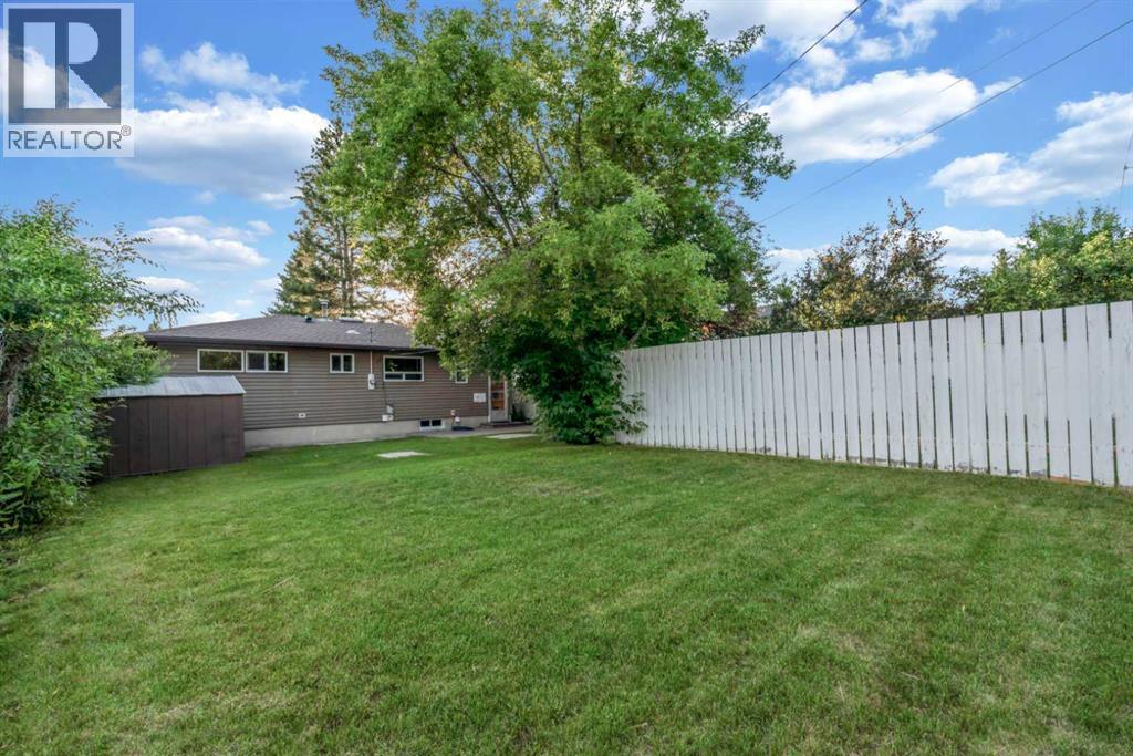 30 Hutton Place Sw, Calgary, Alberta  T2V 3B6 - Photo 28 - A2336909