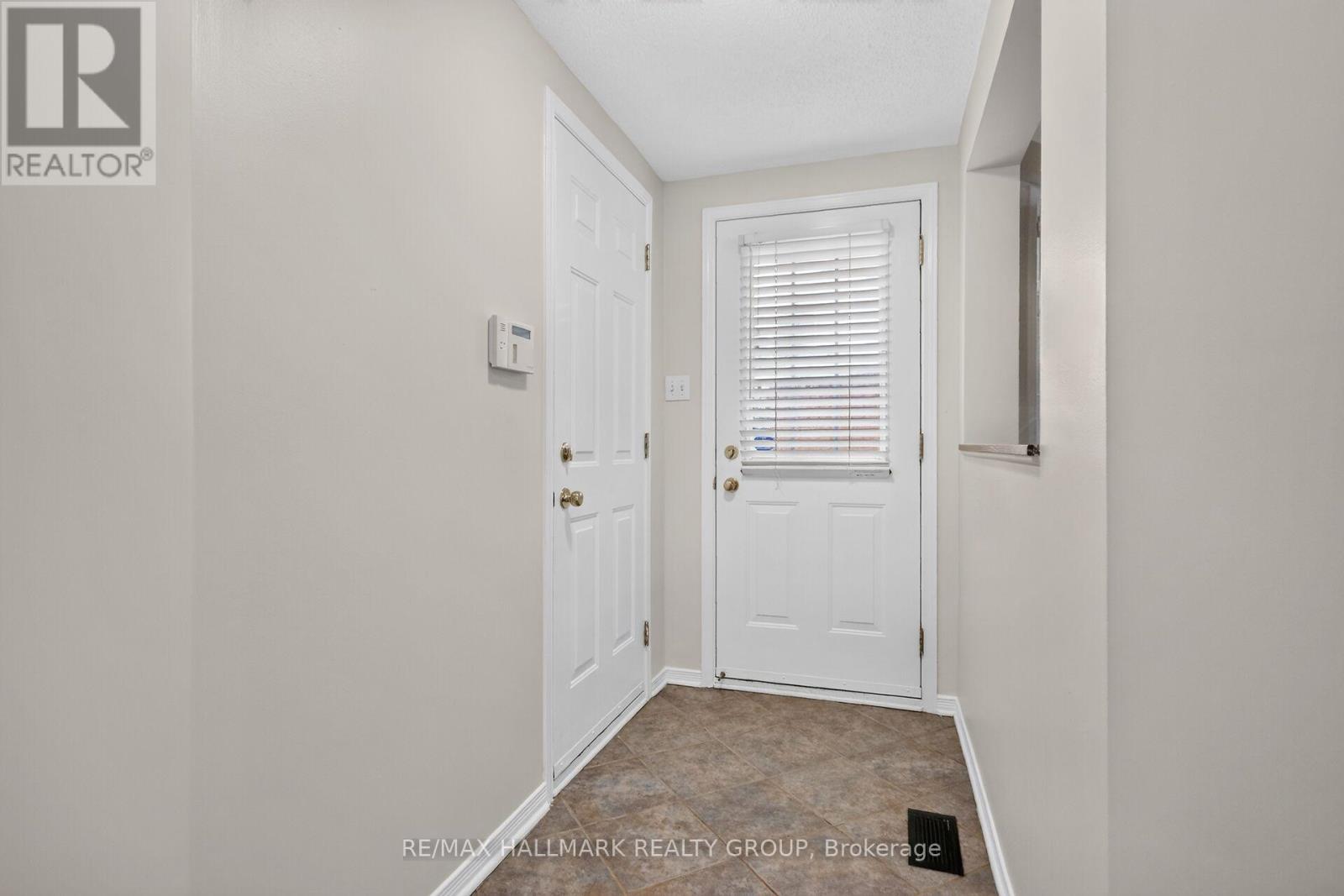 44 Drumso Street, Ottawa, Ontario  K1T 3X9 - Photo 4 - X13750150