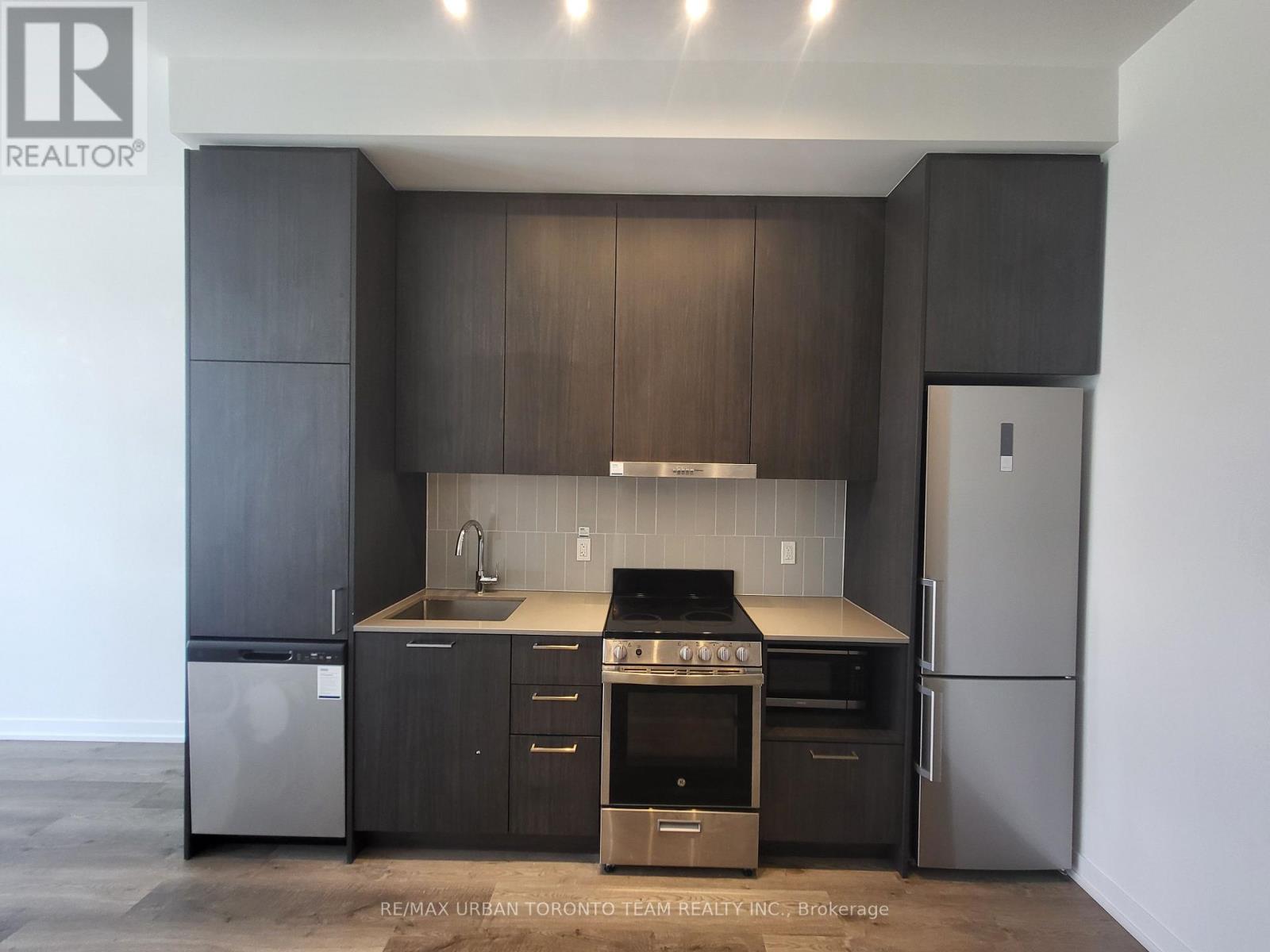 111 - 195 Commerce Street, Vaughan, Ontario  L4K 0P9 - Photo 3 - N13750148