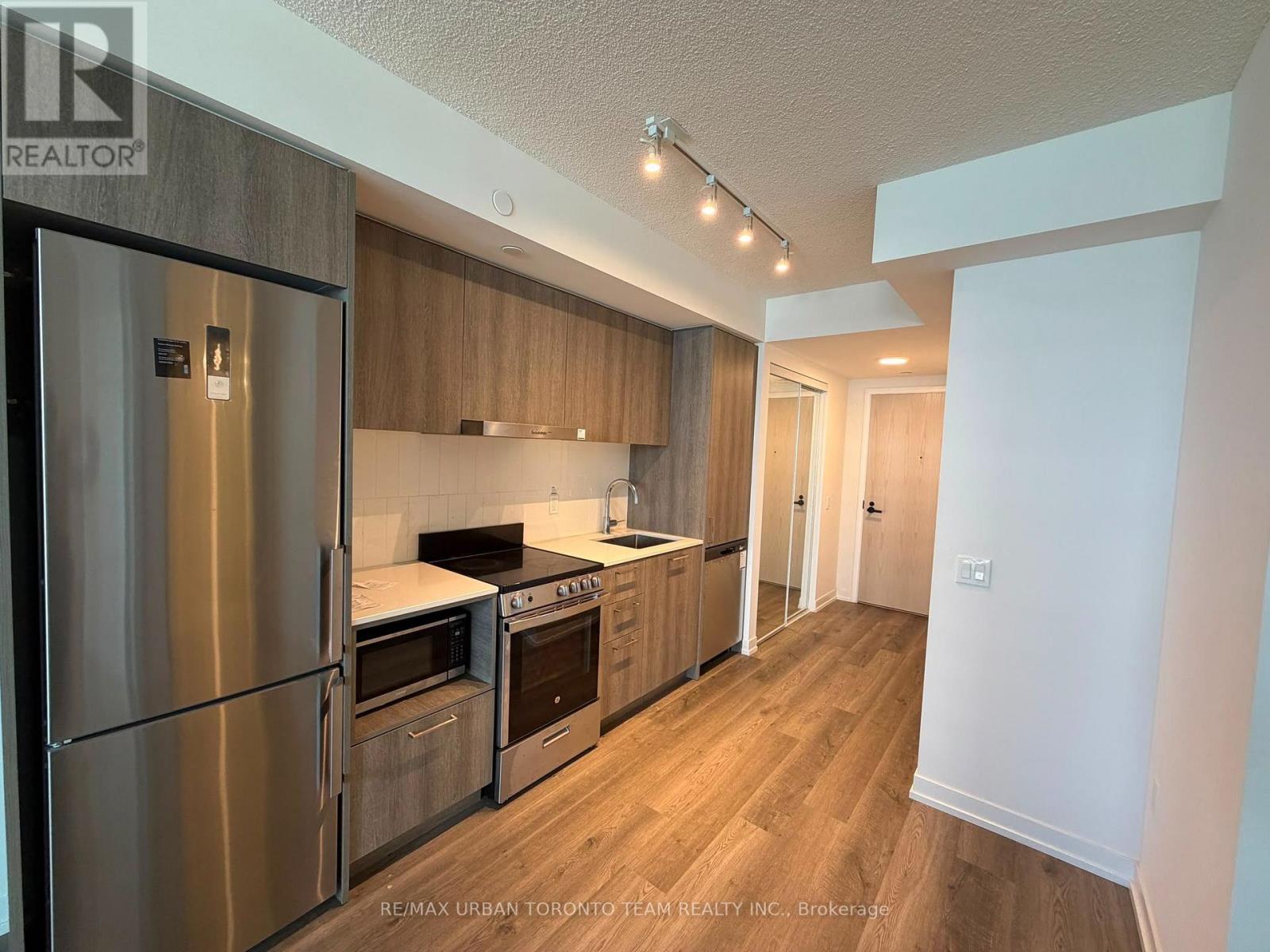 301 - 195 Commerce Street, Vaughan, Ontario  L4K 0P9 - Photo 2 - N13750160