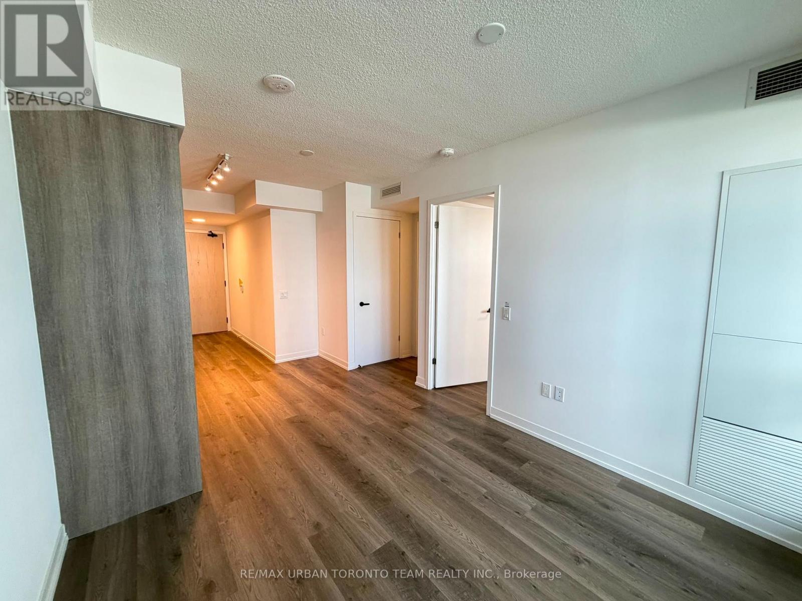 301 - 195 Commerce Street, Vaughan, Ontario  L4K 0P9 - Photo 4 - N13750160