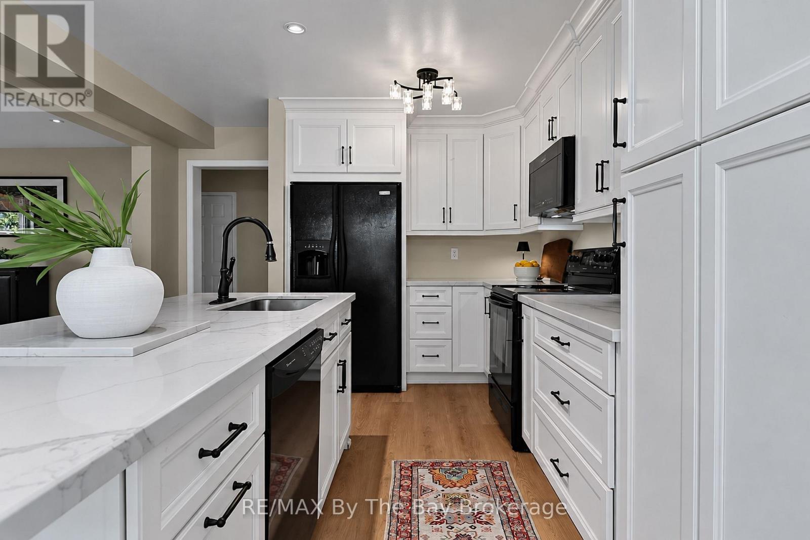 84 Wesley Avenue, Wasaga Beach, Ontario  L9Z 0B9 - Photo 10 - S13750152