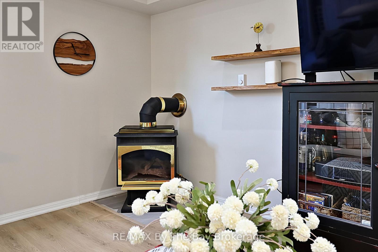 84 Wesley Avenue, Wasaga Beach, Ontario  L9Z 0B9 - Photo 18 - S13750152