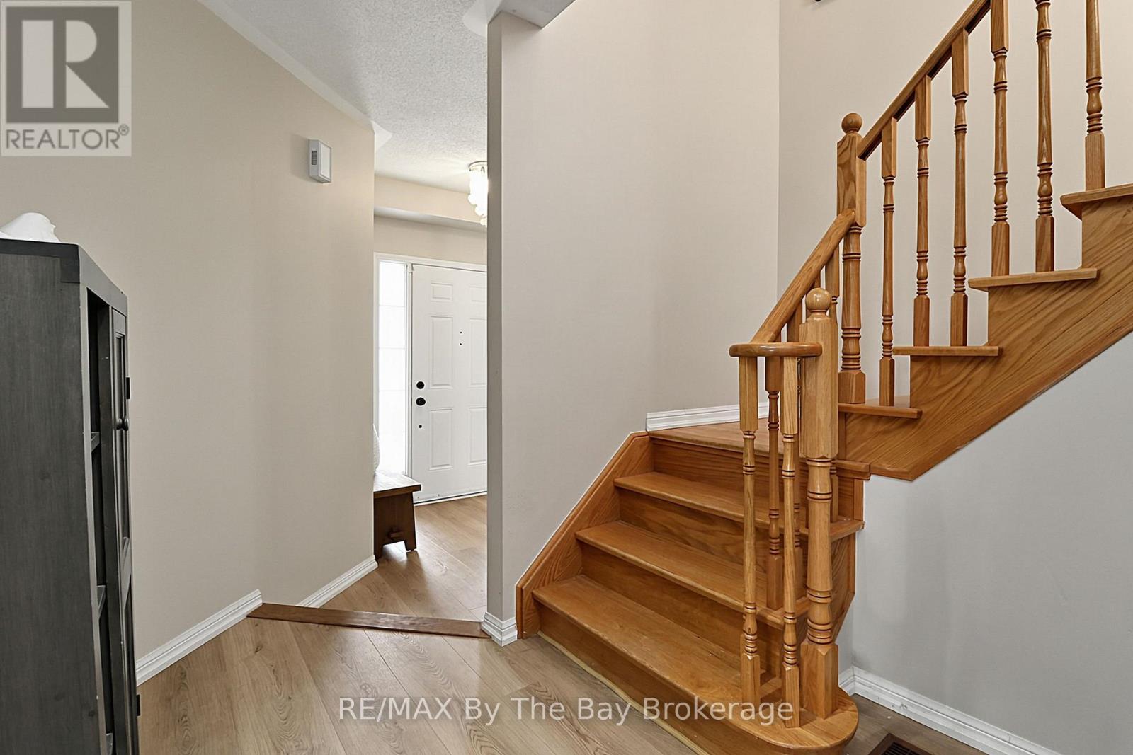 84 Wesley Avenue, Wasaga Beach, Ontario  L9Z 0B9 - Photo 3 - S13750152