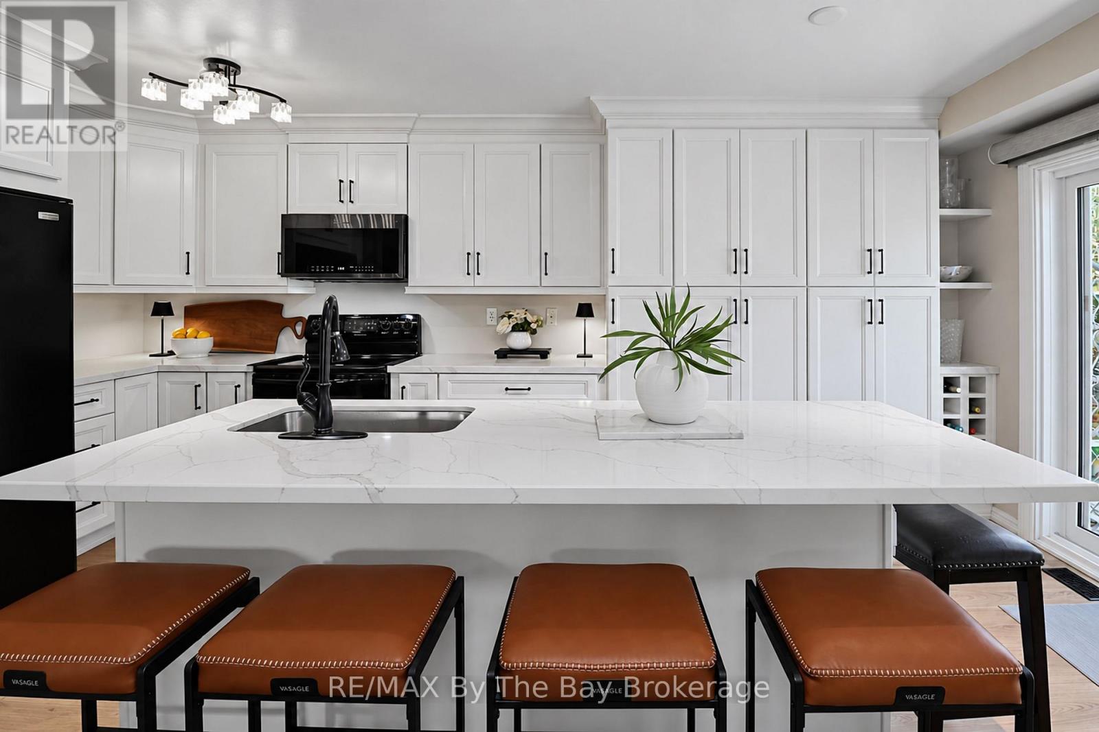 84 Wesley Avenue, Wasaga Beach, Ontario  L9Z 0B9 - Photo 7 - S13750152
