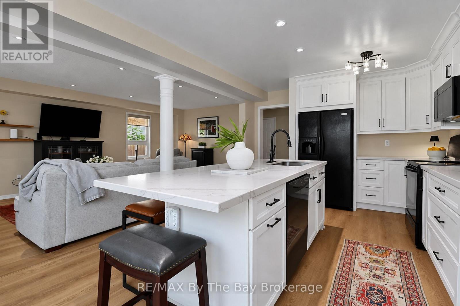 84 Wesley Avenue, Wasaga Beach, Ontario  L9Z 0B9 - Photo 9 - S13750152