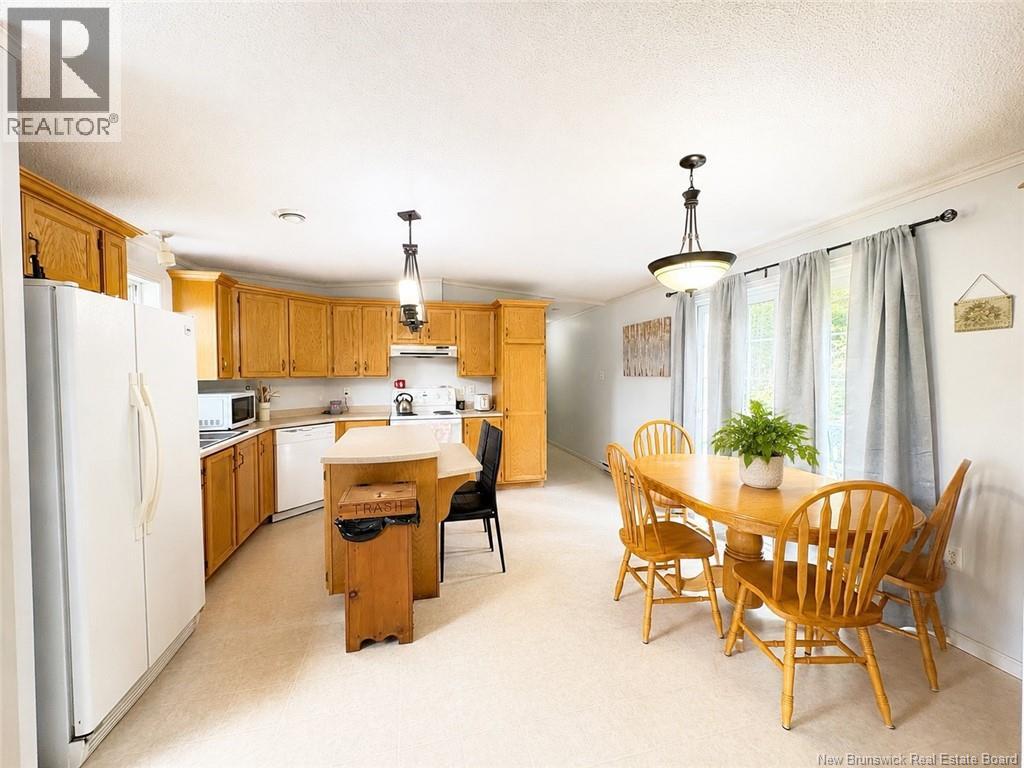 15 Silverwood, Miramichi, New Brunswick  E1V 5Z1 - Photo 3 - NB147195