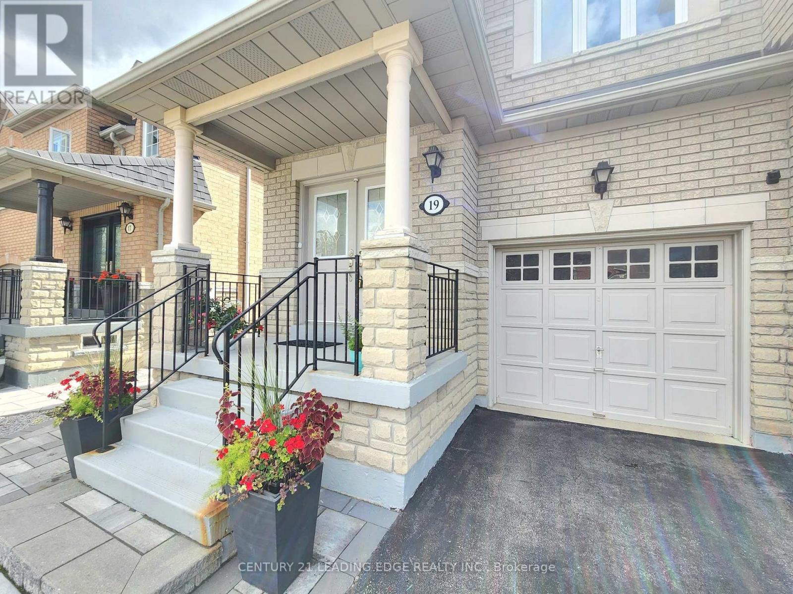 19 Kingly Crest Way, Vaughan, Ontario  L4H 1M8 - Photo 3 - N13750174