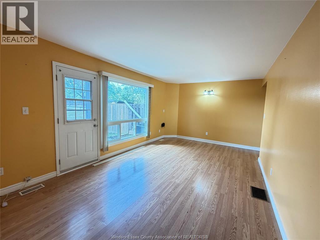 2763 Meadowbrook Lane Unit# 14, Windsor, Ontario  N8T 2Y6 - Photo 3 - 26020611