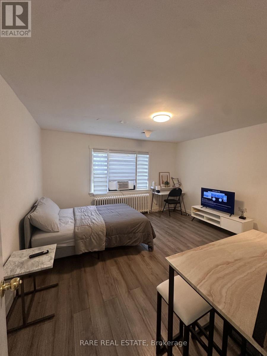 11 - 130 MACPHERSON AVENUE, Toronto, Ontario