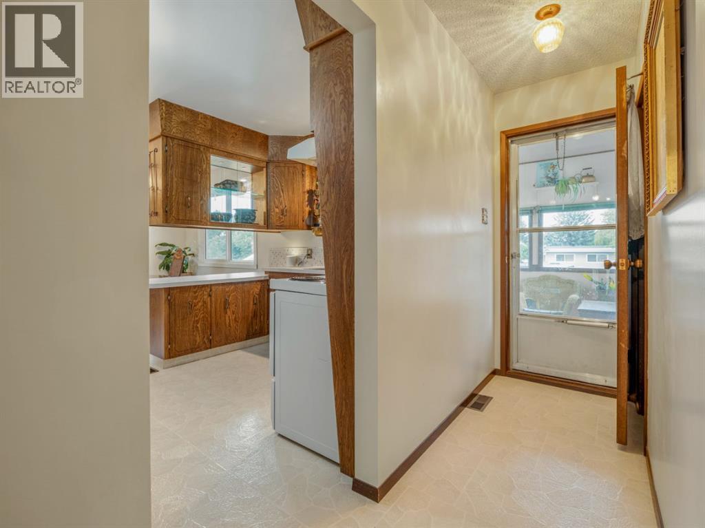 2010 20th Street N, Lethbridge, Alberta  T1K 4B4 - Photo 19 - A2340458