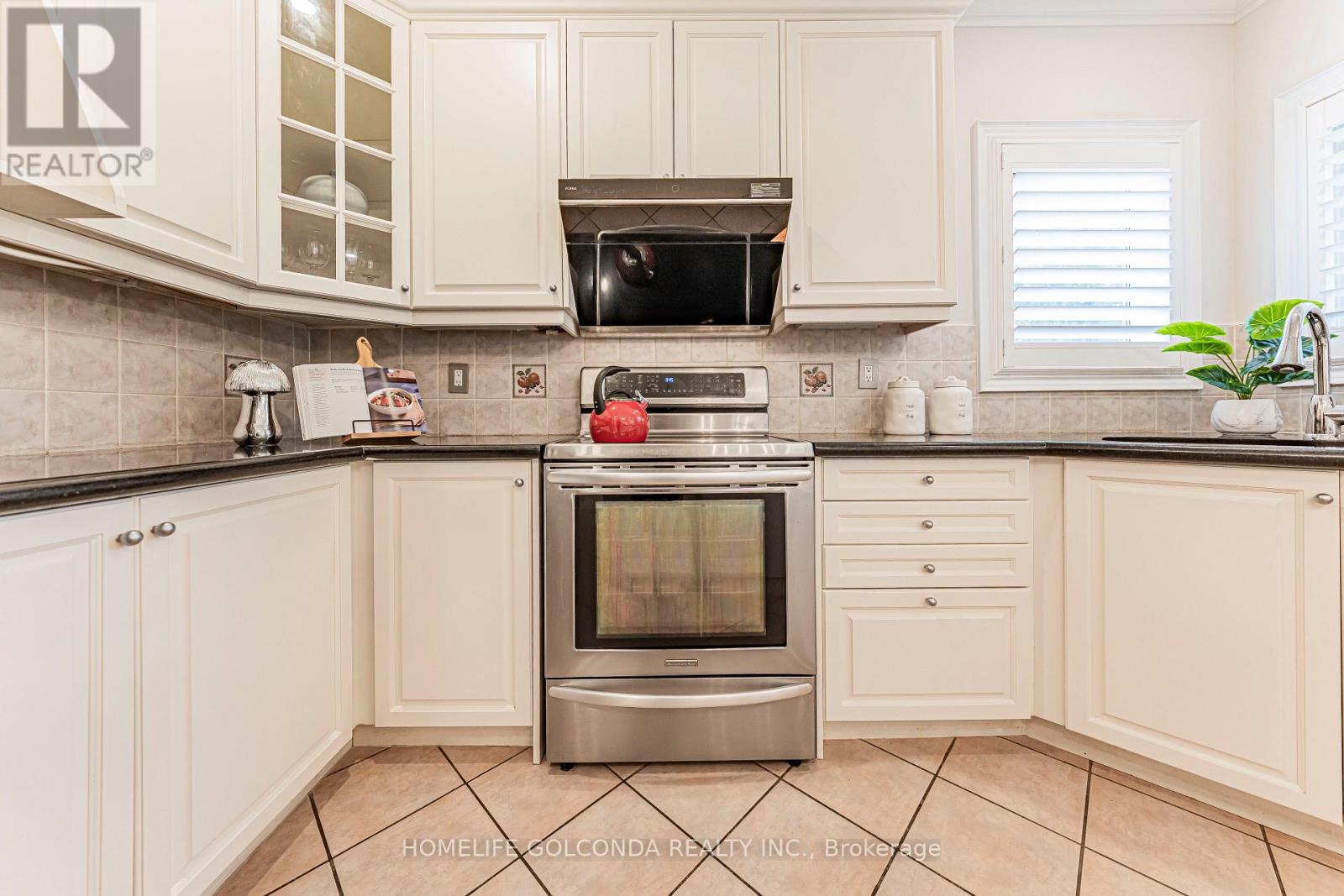30 Goldring Crescent, Markham, Ontario  L6C 1Y6 - Photo 8 - N13750216