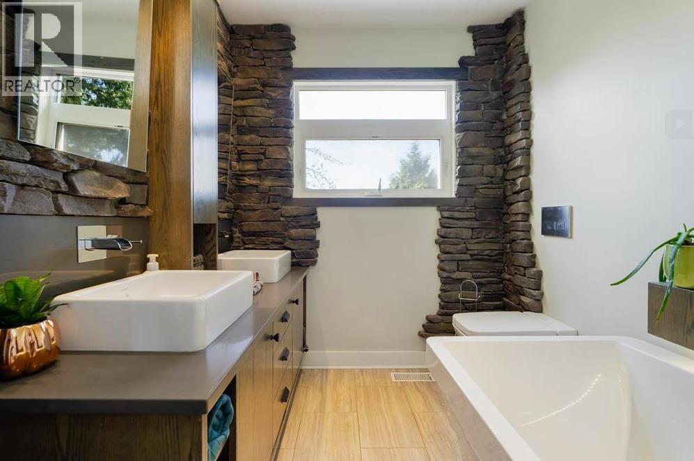 1740 Shannon Ct, Coquitlam, British Columbia  V3J 6C6 - Photo 9 - R3161918
