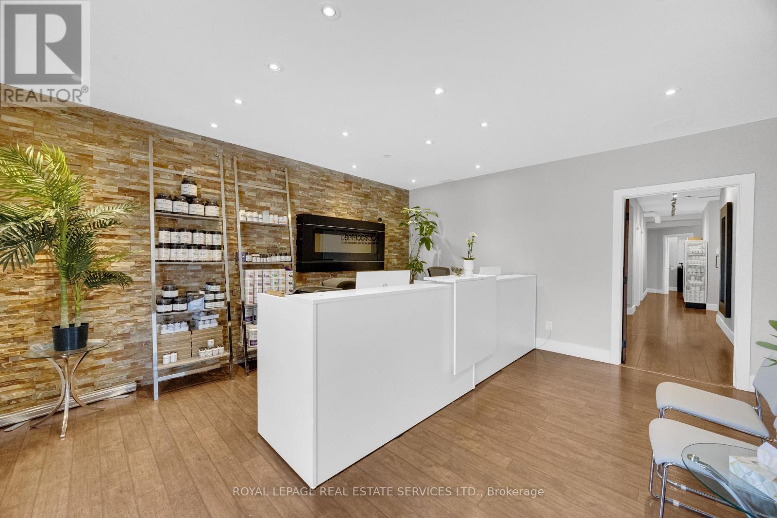 130 Trafalgar Road, Oakville, Ontario  L6J 3G5 - Photo 16 - W13750248