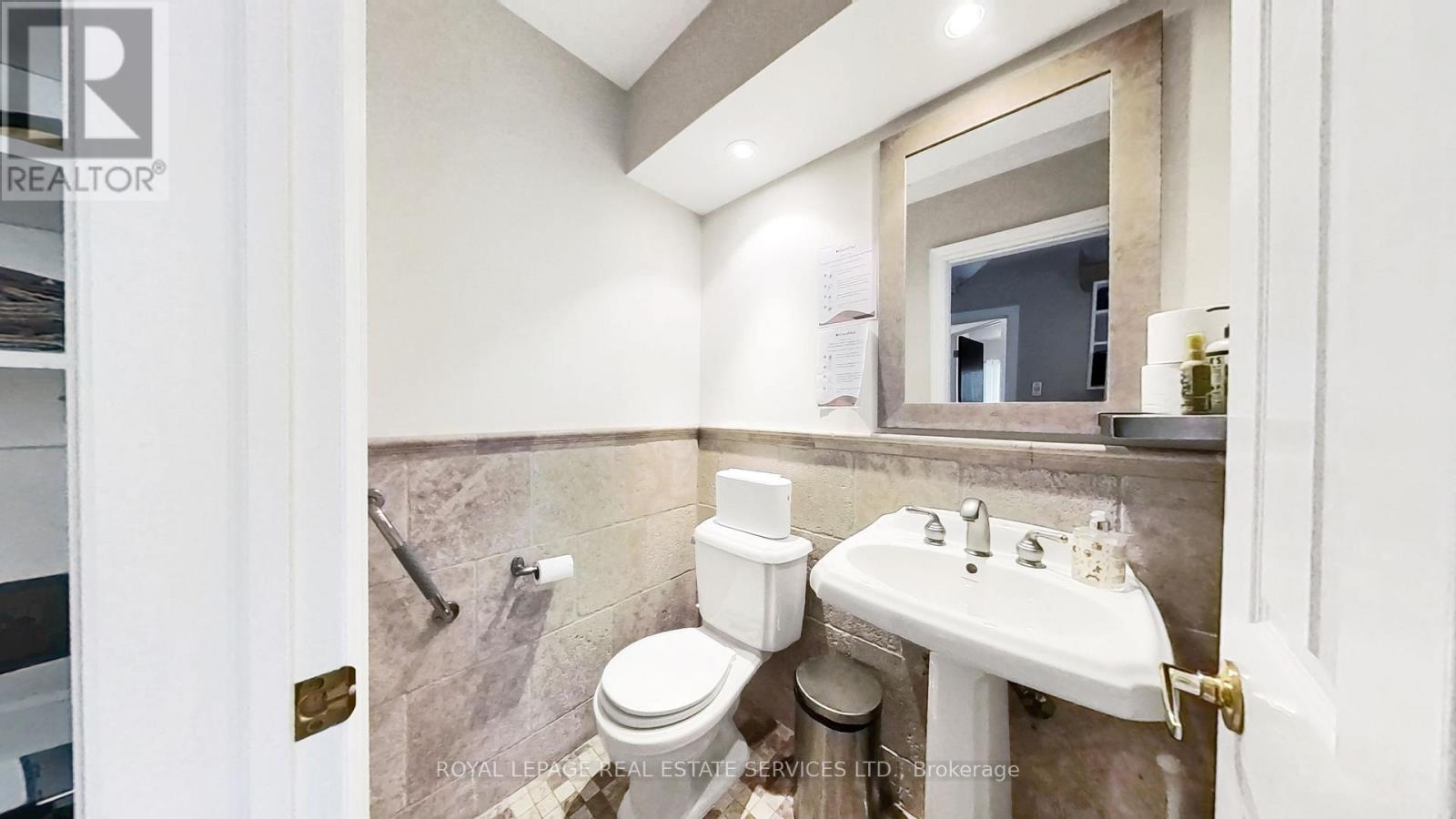 130 Trafalgar Road, Oakville, Ontario  L6J 3G5 - Photo 25 - W13750248