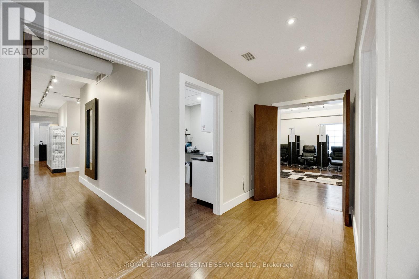 130 Trafalgar Road, Oakville, Ontario  L6J 3G5 - Photo 38 - W13750248