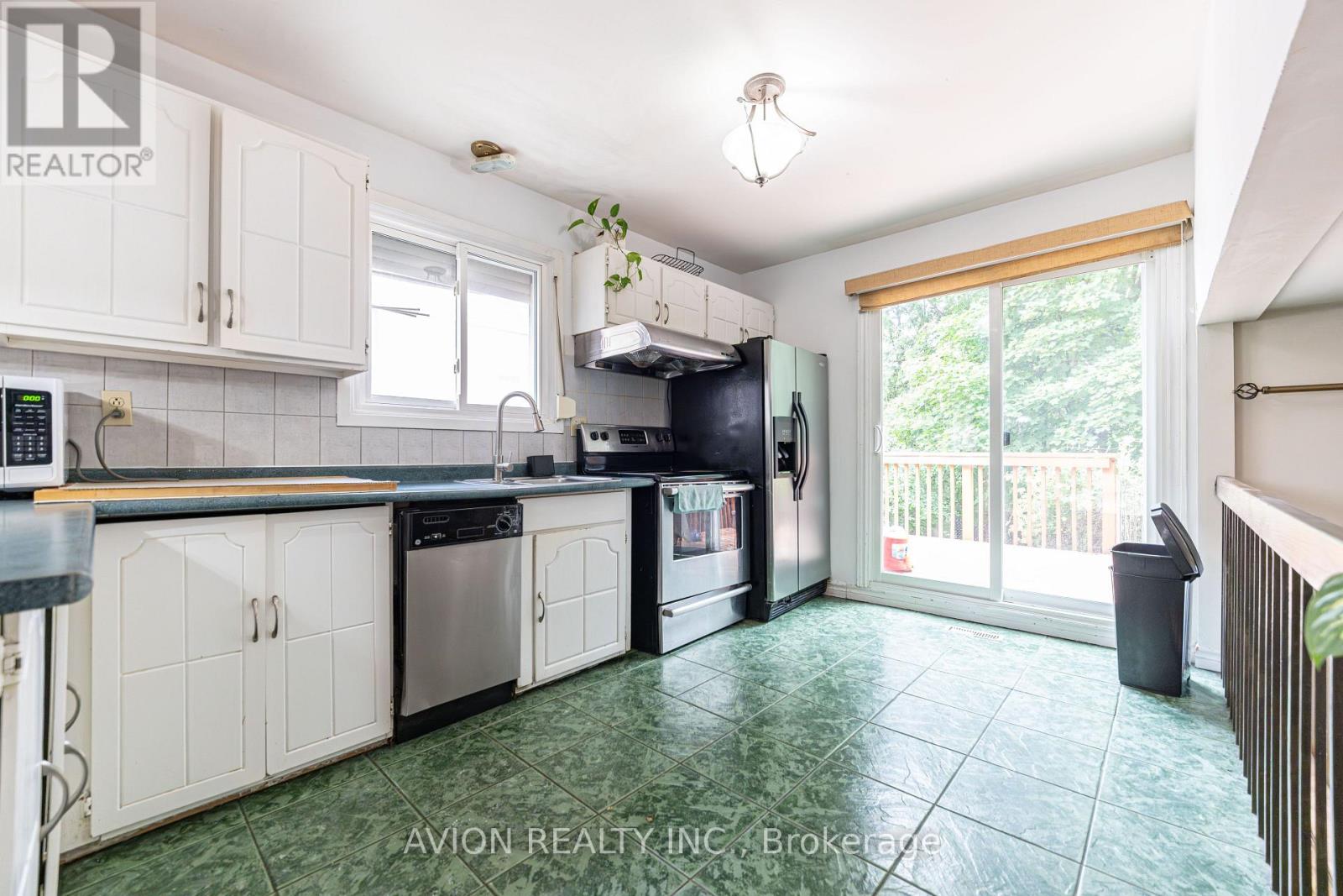 241 Weldrick Road W, Richmond Hill, Ontario  L4C 5J2 - Photo 14 - N13750266