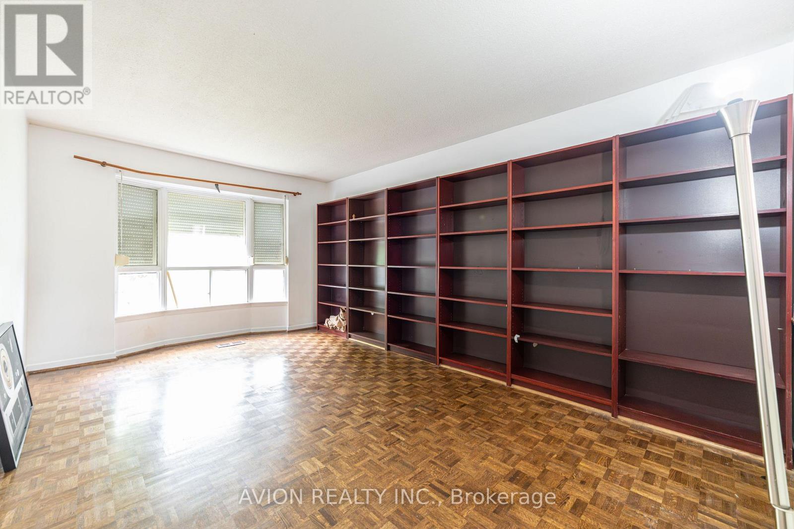 241 Weldrick Road W, Richmond Hill, Ontario  L4C 5J2 - Photo 4 - N13750266