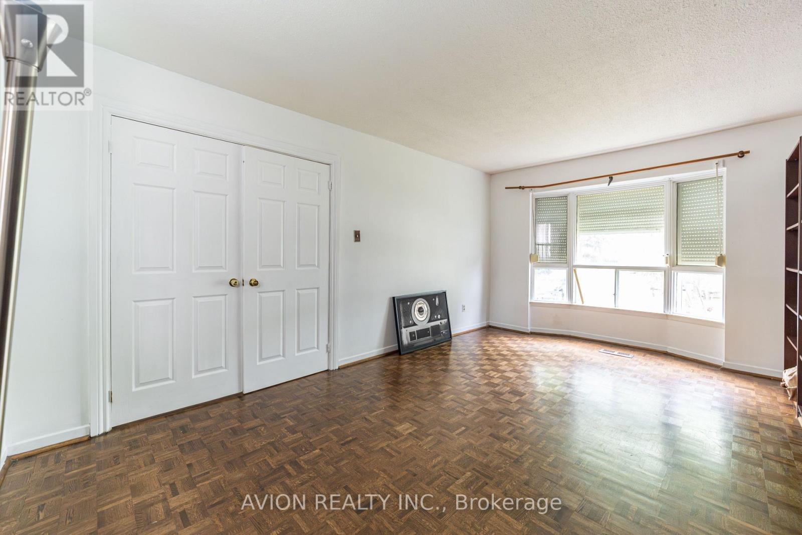 241 Weldrick Road W, Richmond Hill, Ontario  L4C 5J2 - Photo 5 - N13750266