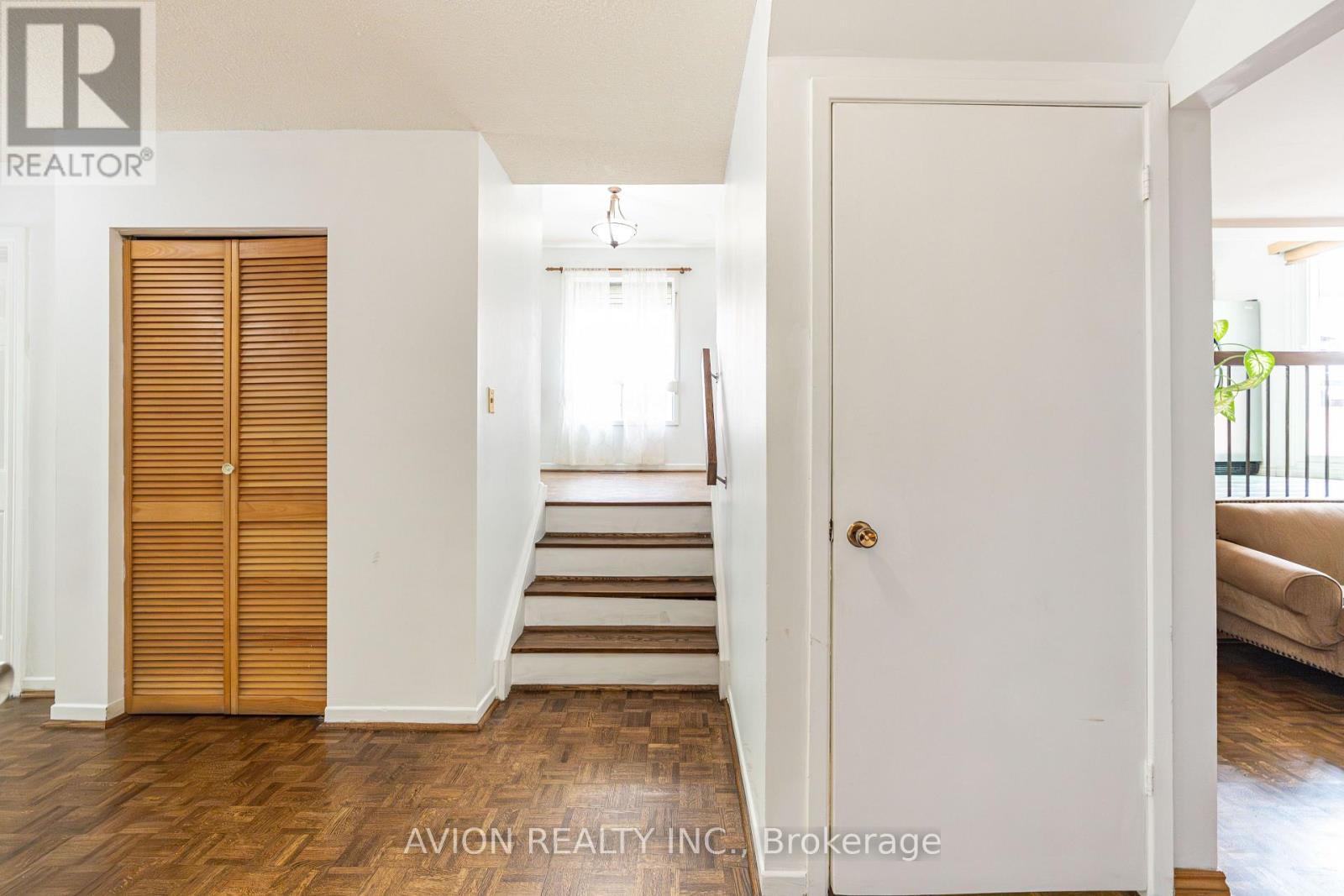 241 Weldrick Road W, Richmond Hill, Ontario  L4C 5J2 - Photo 9 - N13750266