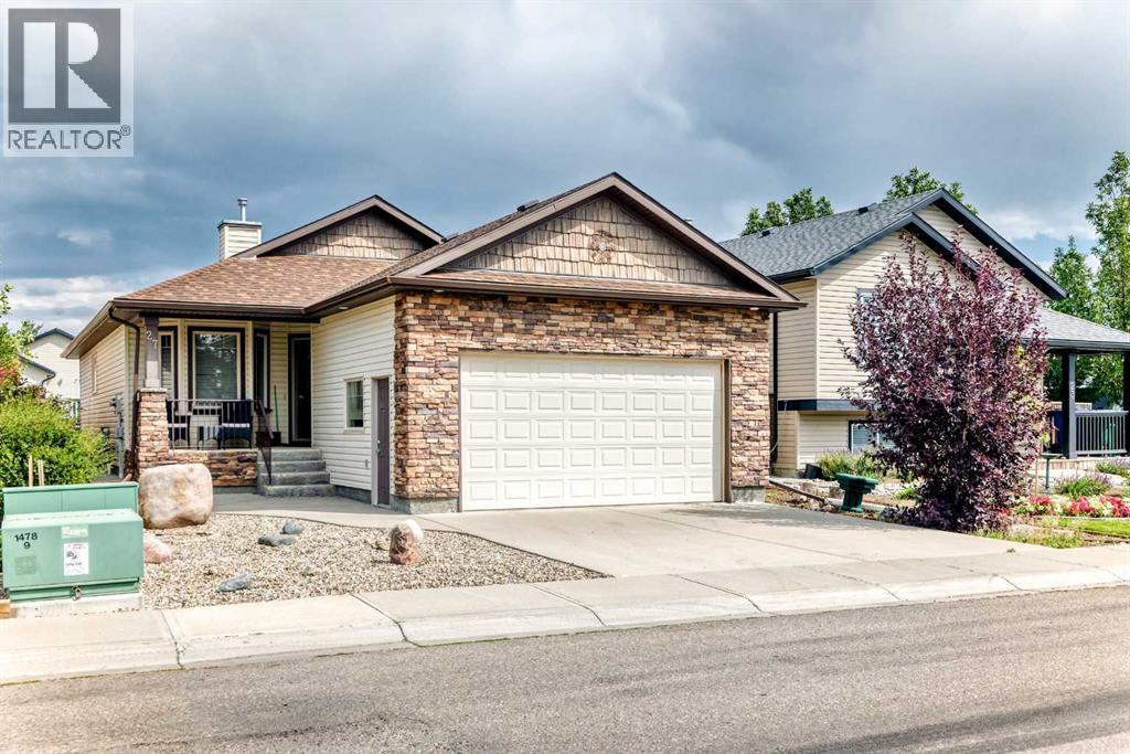 27 Jessie Robinson Close N, Lethbridge, Alberta