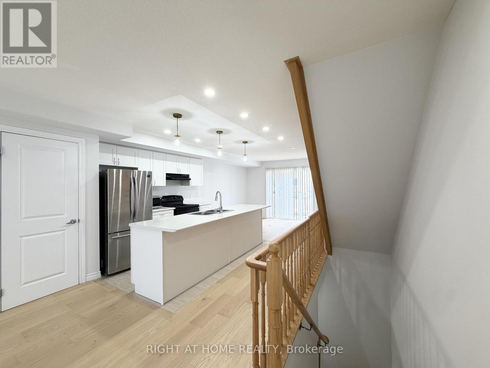 13 - 2500 Hill Rise Court, Oshawa, Ontario  L1L 0L2 - Photo 2 - E13750342