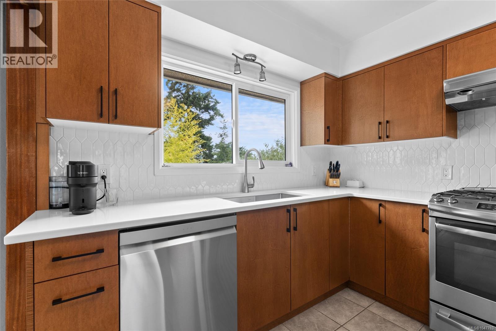 749 Lily Ave, Saanich, British Columbia  V8X 3R7 - Photo 13 - 1047783