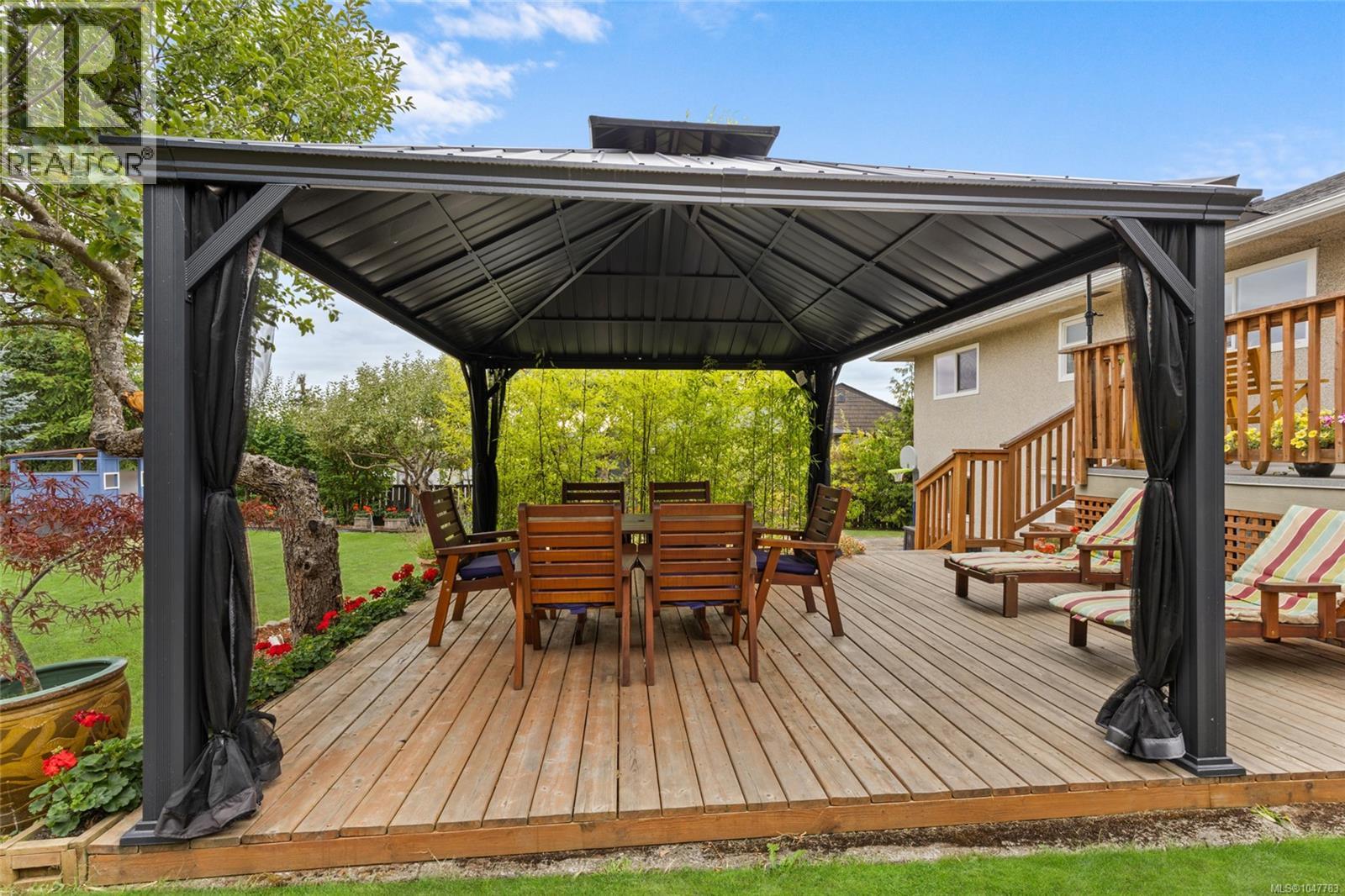 749 Lily Ave, Saanich, British Columbia  V8X 3R7 - Photo 41 - 1047783
