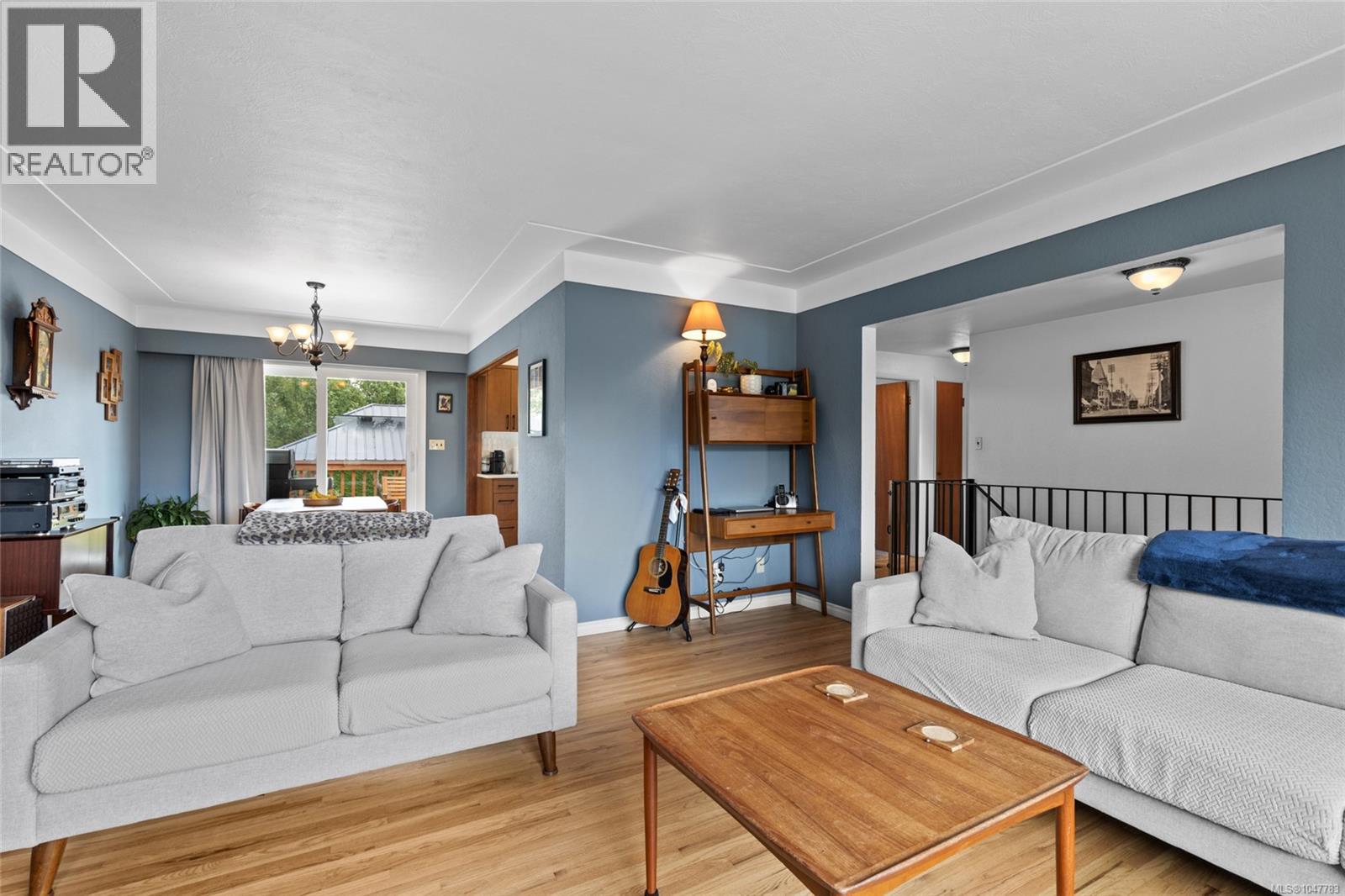 749 Lily Ave, Saanich, British Columbia  V8X 3R7 - Photo 5 - 1047783