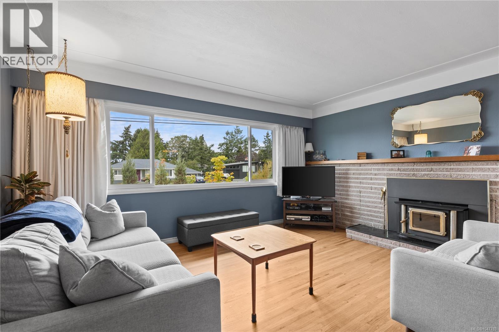 749 Lily Ave, Saanich, British Columbia  V8X 3R7 - Photo 7 - 1047783