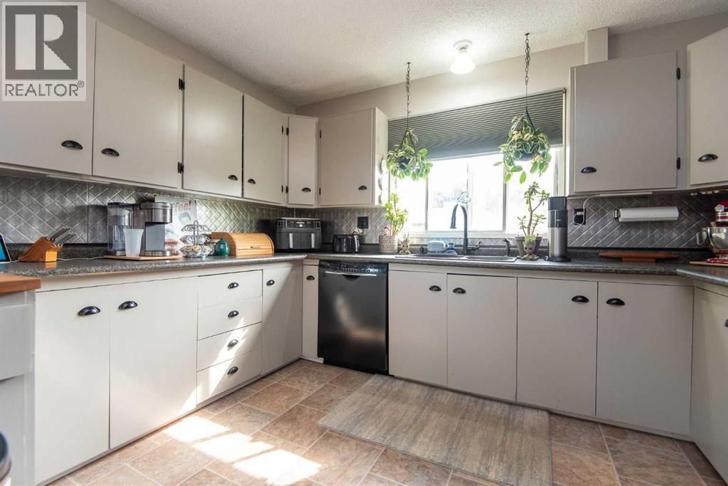 4606 51 Avenue, Bentley, Alberta  T0C 0J0 - Photo 9 - A2335401