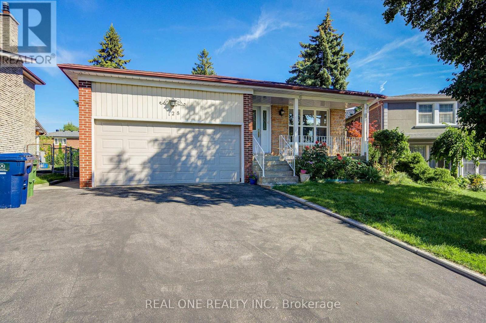 128 BRIARSCROSS BOULEVARD, Toronto, Ontario
