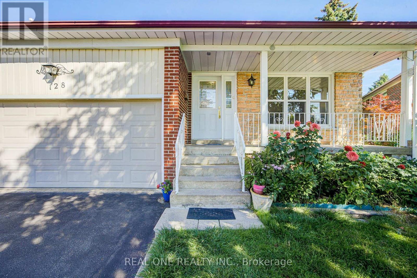 128 Briarscross Boulevard, Toronto, Ontario  M1S 3K5 - Photo 2 - E13750356