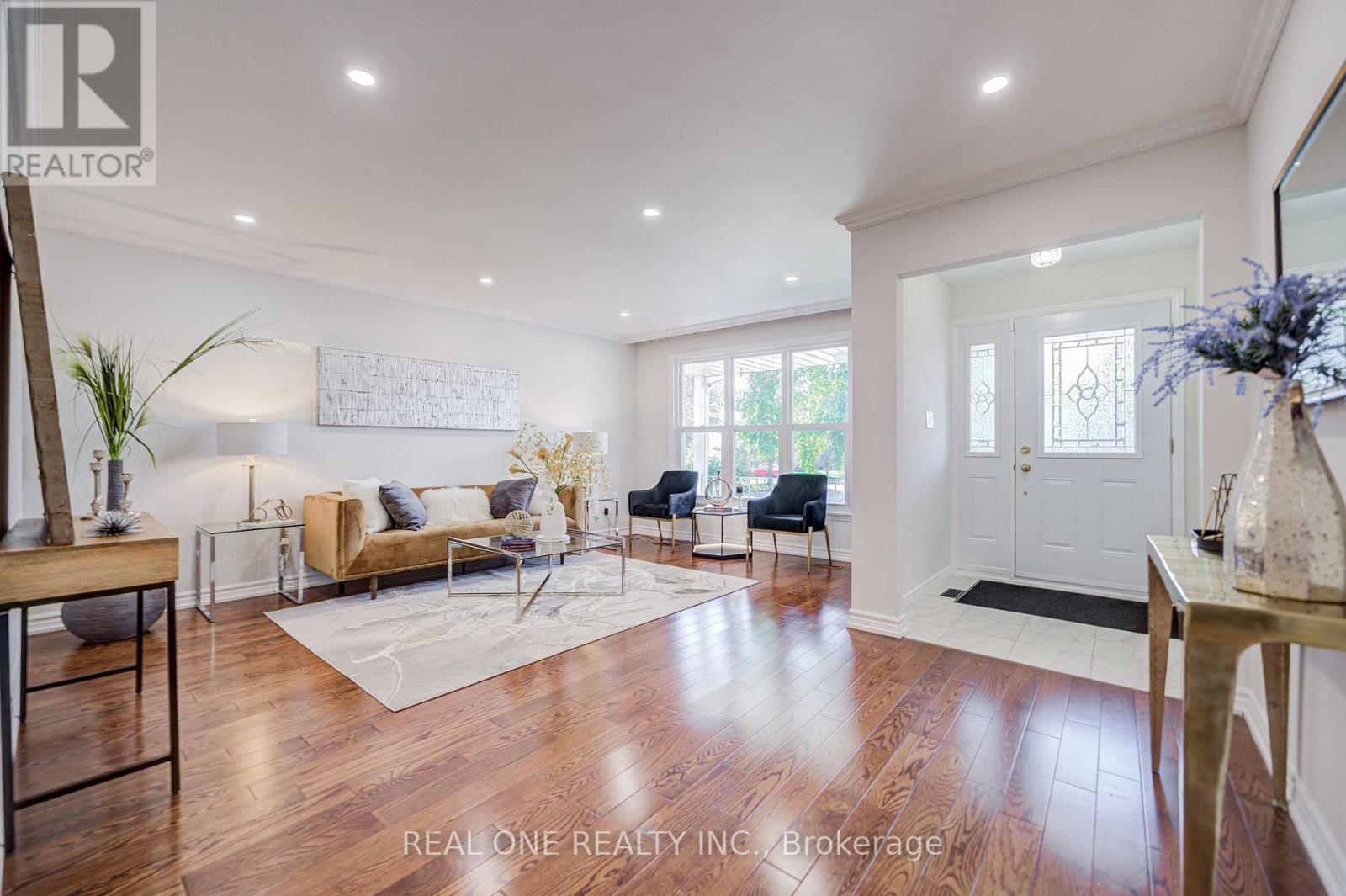 128 Briarscross Boulevard, Toronto, Ontario  M1S 3K5 - Photo 3 - E13750356