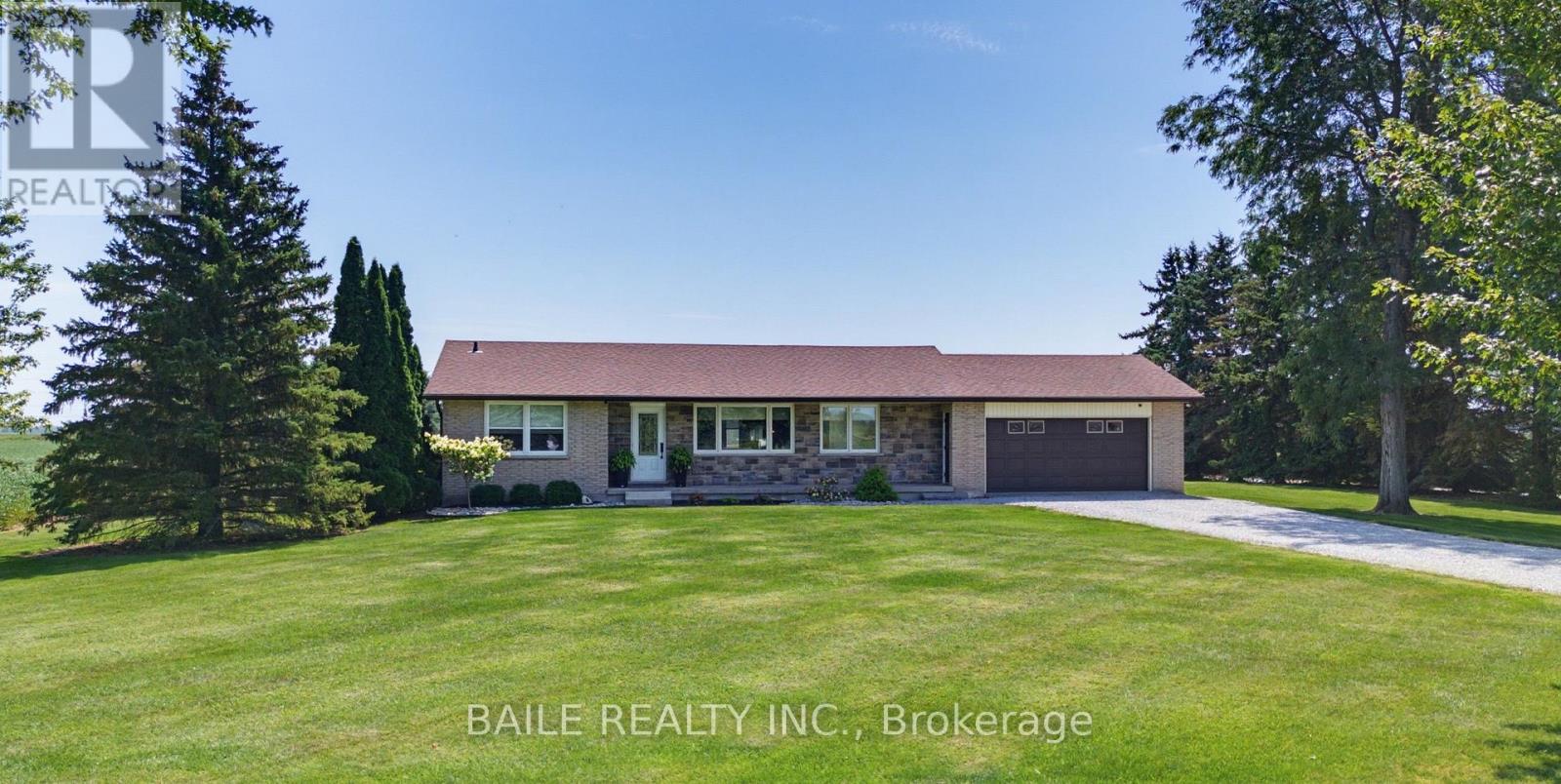 6725 Churchill Line, Brooke-Alvinston, Ontario  N0M 2S0 - Photo 2 - X13750400