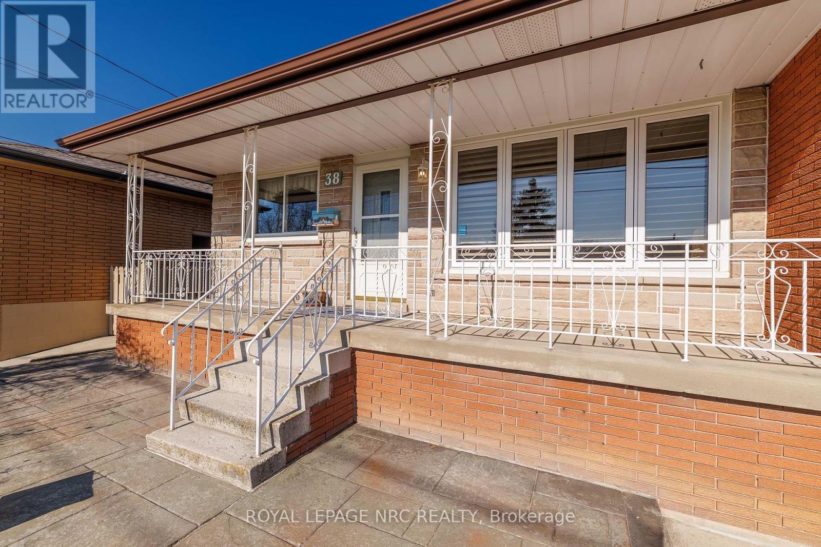38 Rivercrest Road, Hamilton, Ontario  L8E 1M9 - Photo 2 - X13750398