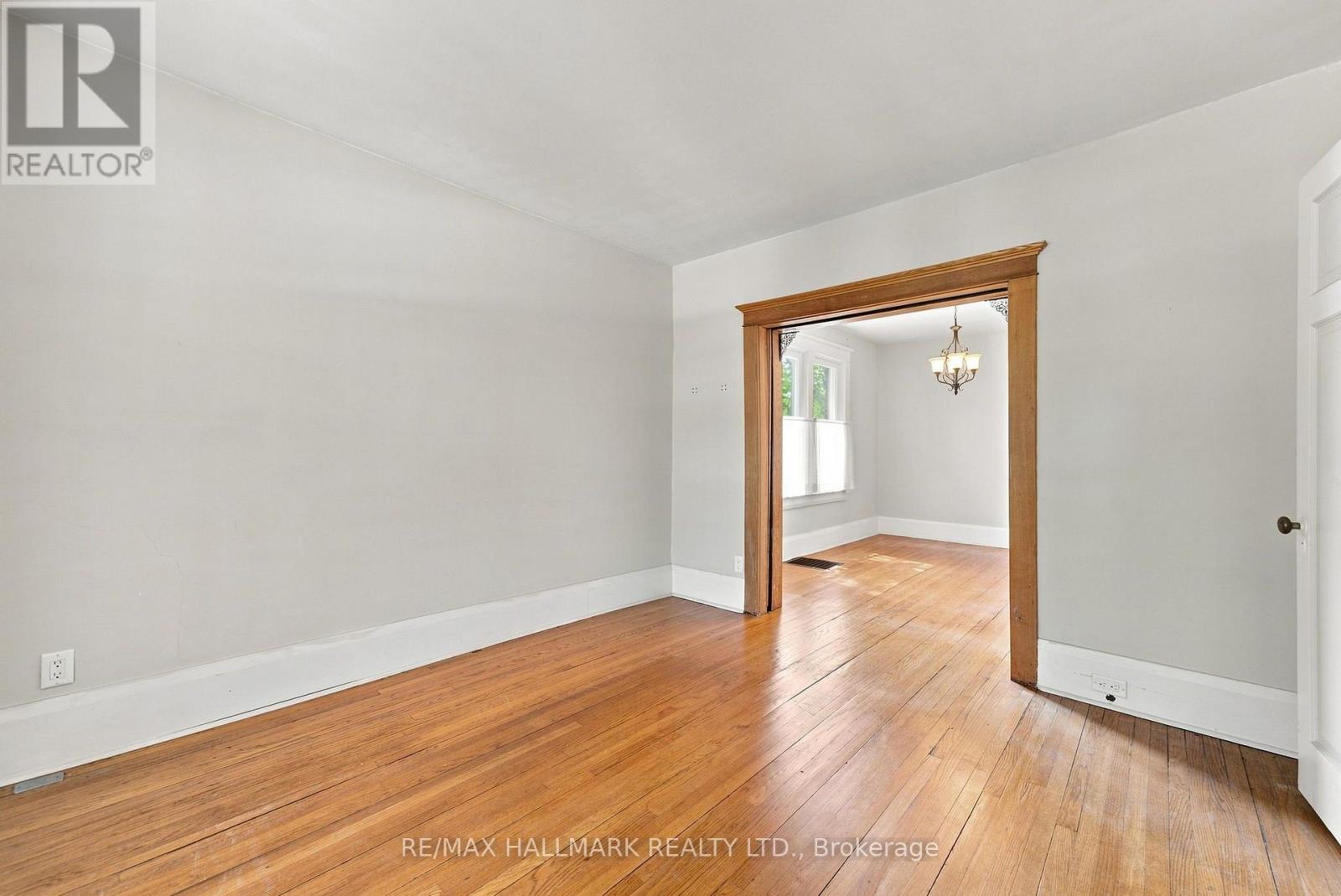 104 Chisholm Avenue, Toronto, Ontario  M4C 4V7 - Photo 10 - E13750380