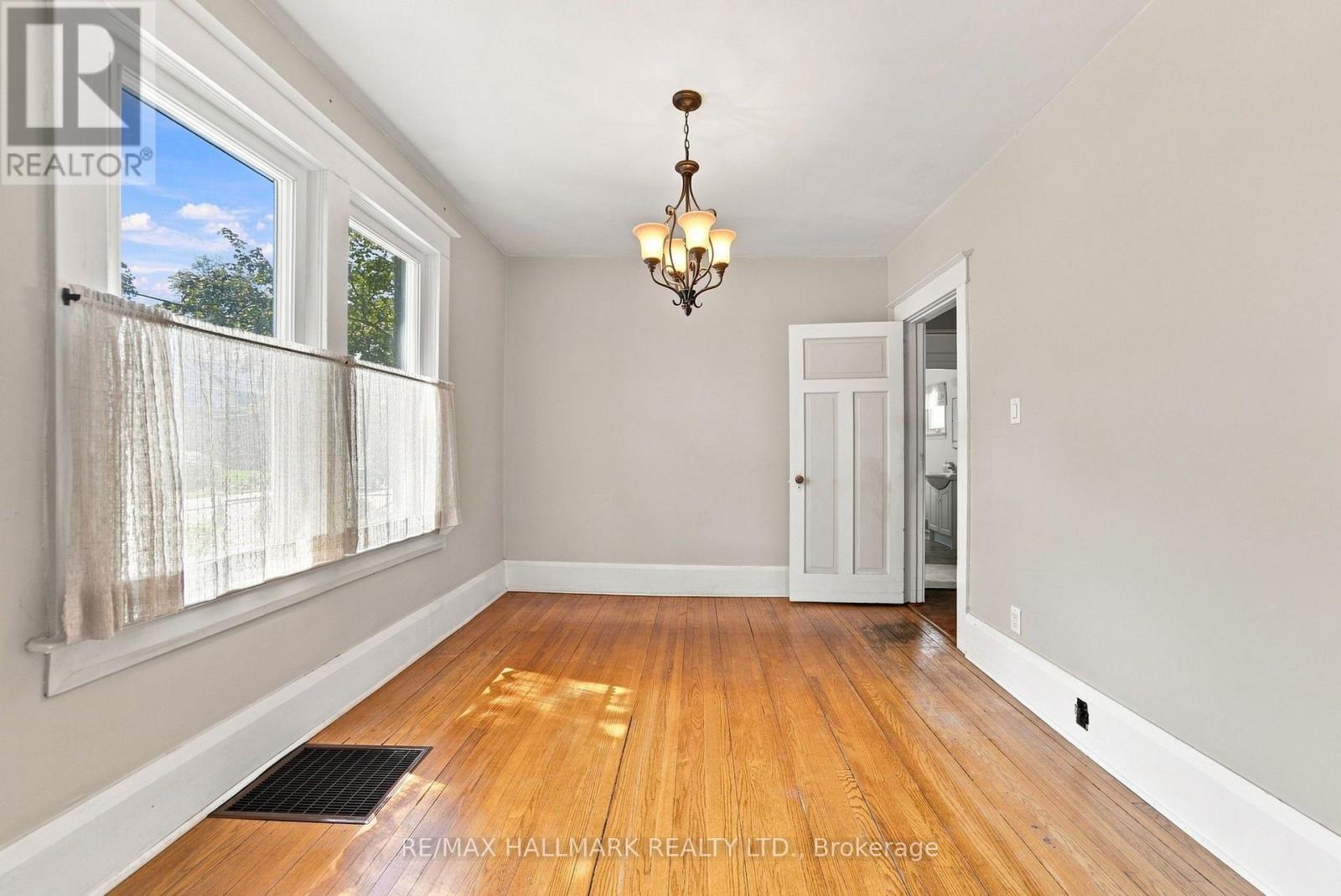 104 Chisholm Avenue, Toronto, Ontario  M4C 4V7 - Photo 12 - E13750380