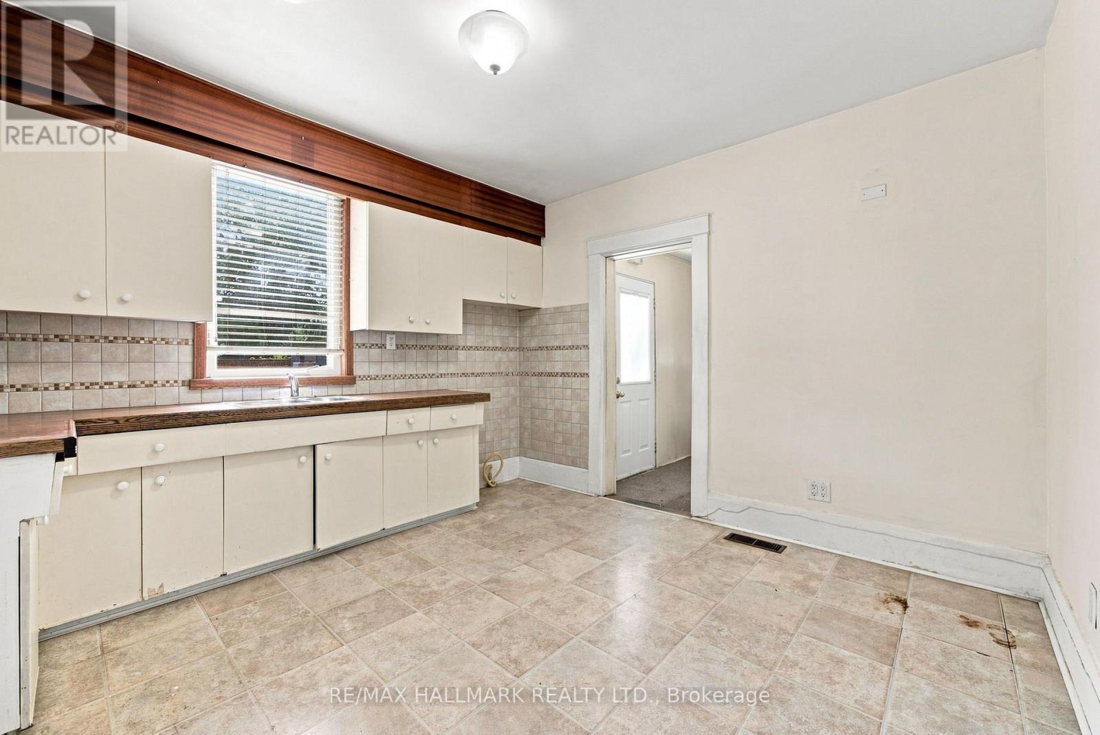104 Chisholm Avenue, Toronto, Ontario  M4C 4V7 - Photo 15 - E13750380