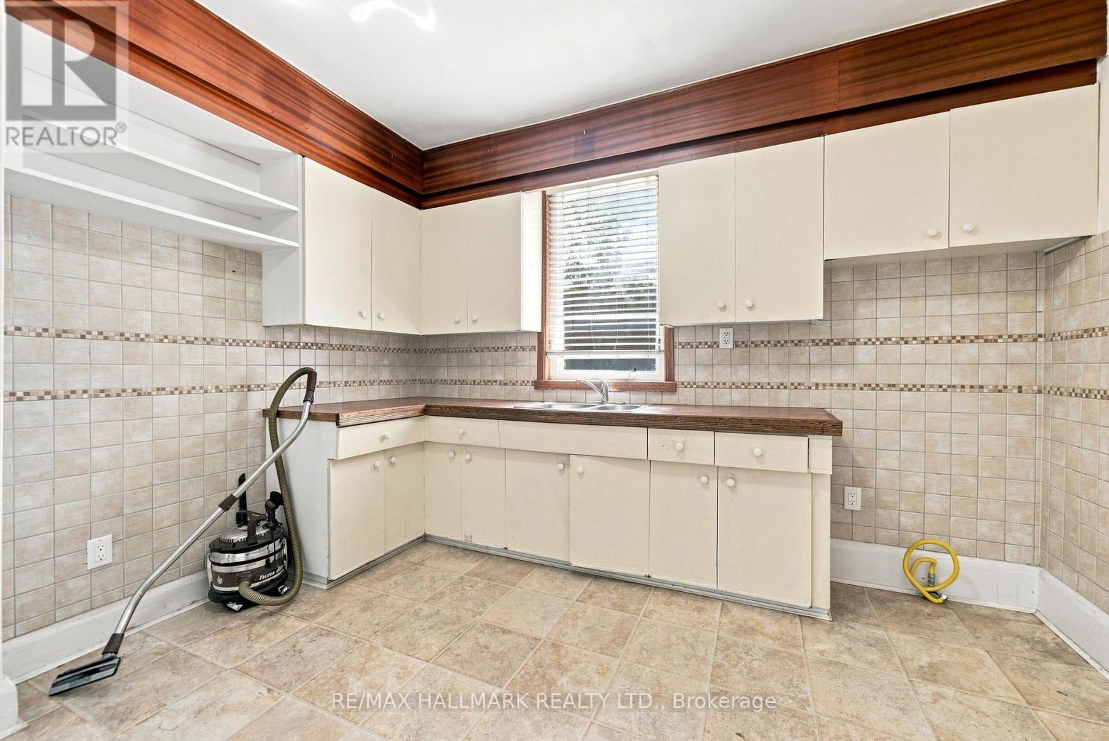 104 Chisholm Avenue, Toronto, Ontario  M4C 4V7 - Photo 16 - E13750380