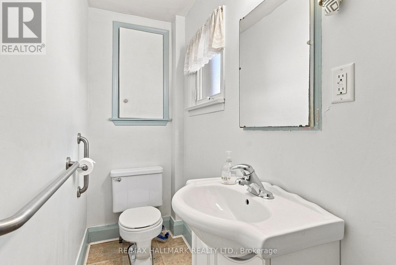 104 Chisholm Avenue, Toronto, Ontario  M4C 4V7 - Photo 31 - E13750380