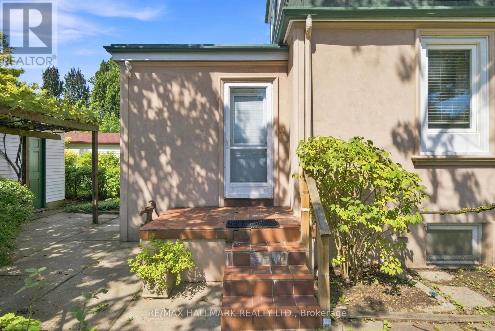 104 Chisholm Avenue, Toronto, Ontario  M4C 4V7 - Photo 37 - E13750380
