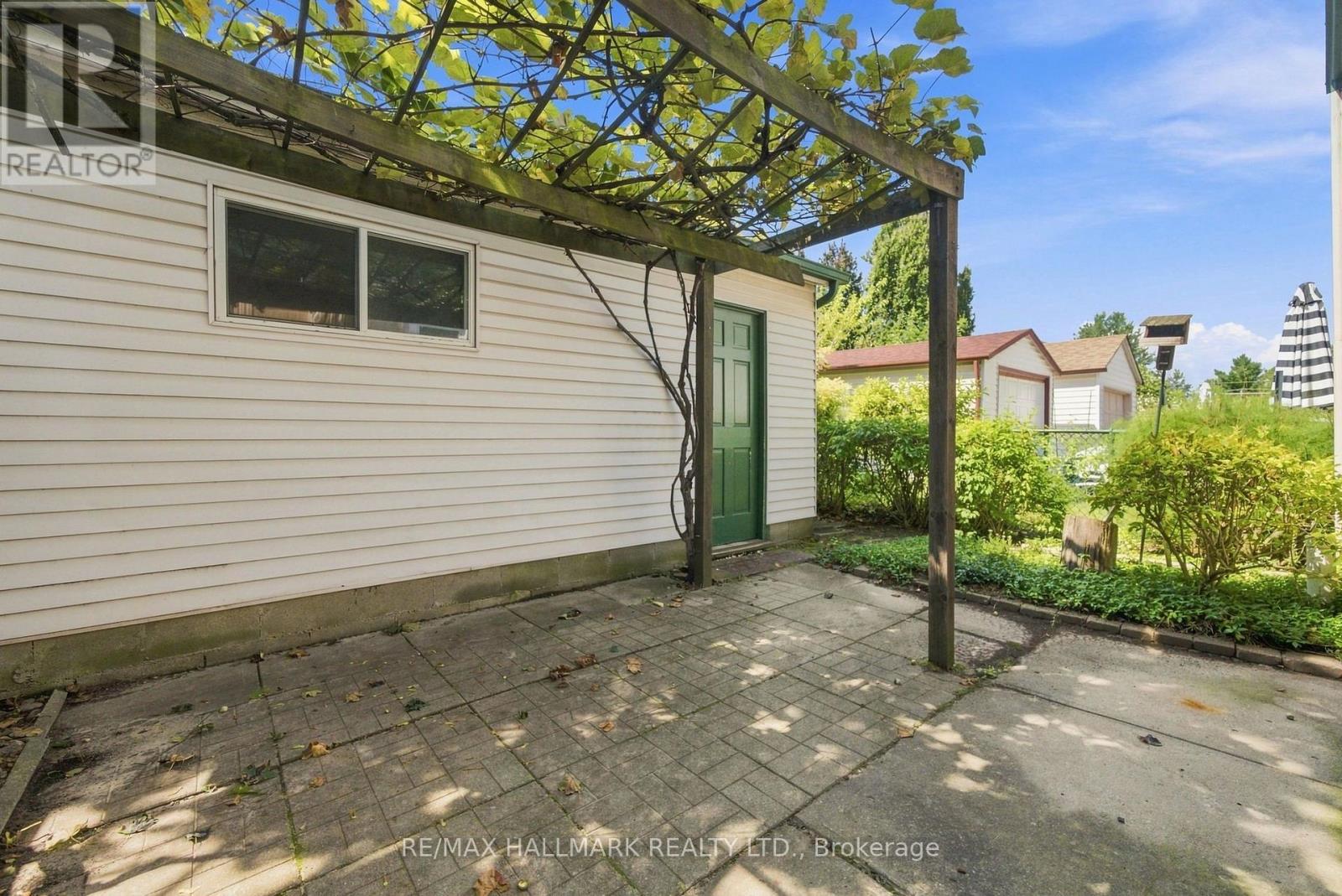 104 Chisholm Avenue, Toronto, Ontario  M4C 4V7 - Photo 38 - E13750380