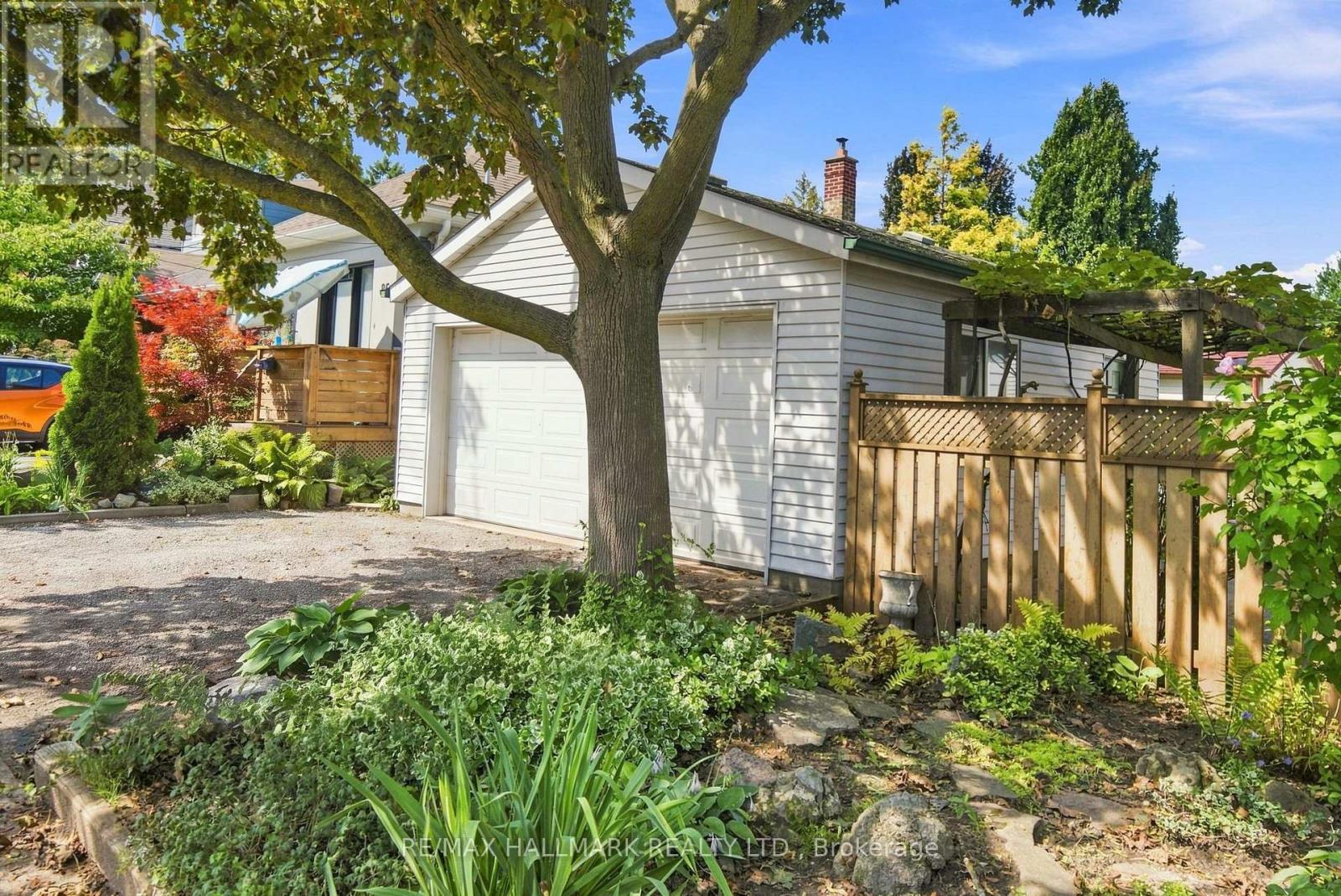 104 Chisholm Avenue, Toronto, Ontario  M4C 4V7 - Photo 41 - E13750380