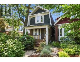 104 CHISHOLM AVENUE, Toronto, Ontario