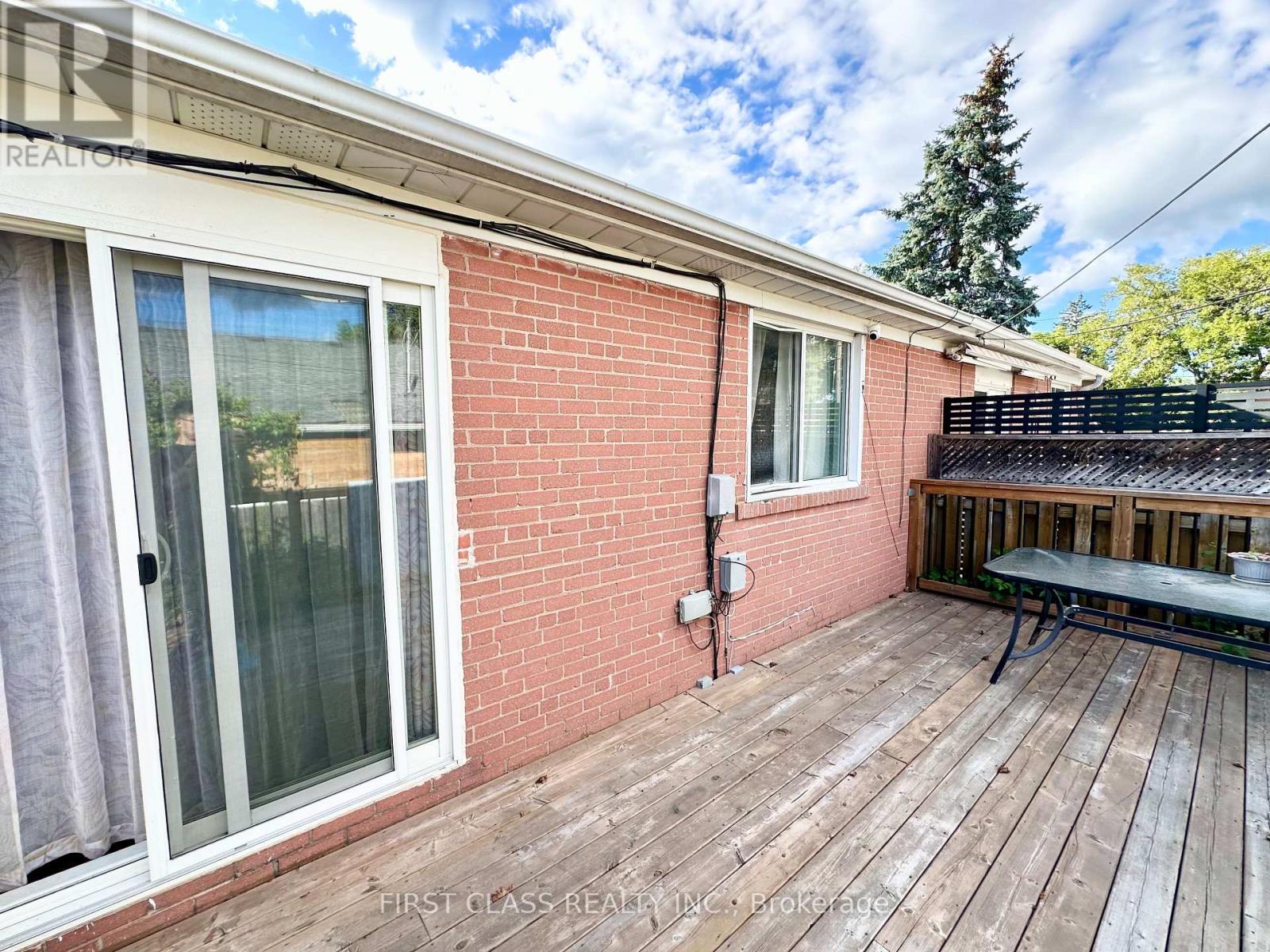 Main Fl - 260 Taylor Mills Drive N, Richmond Hill, Ontario L4C 2T7 - Photo 13 - N13715716
