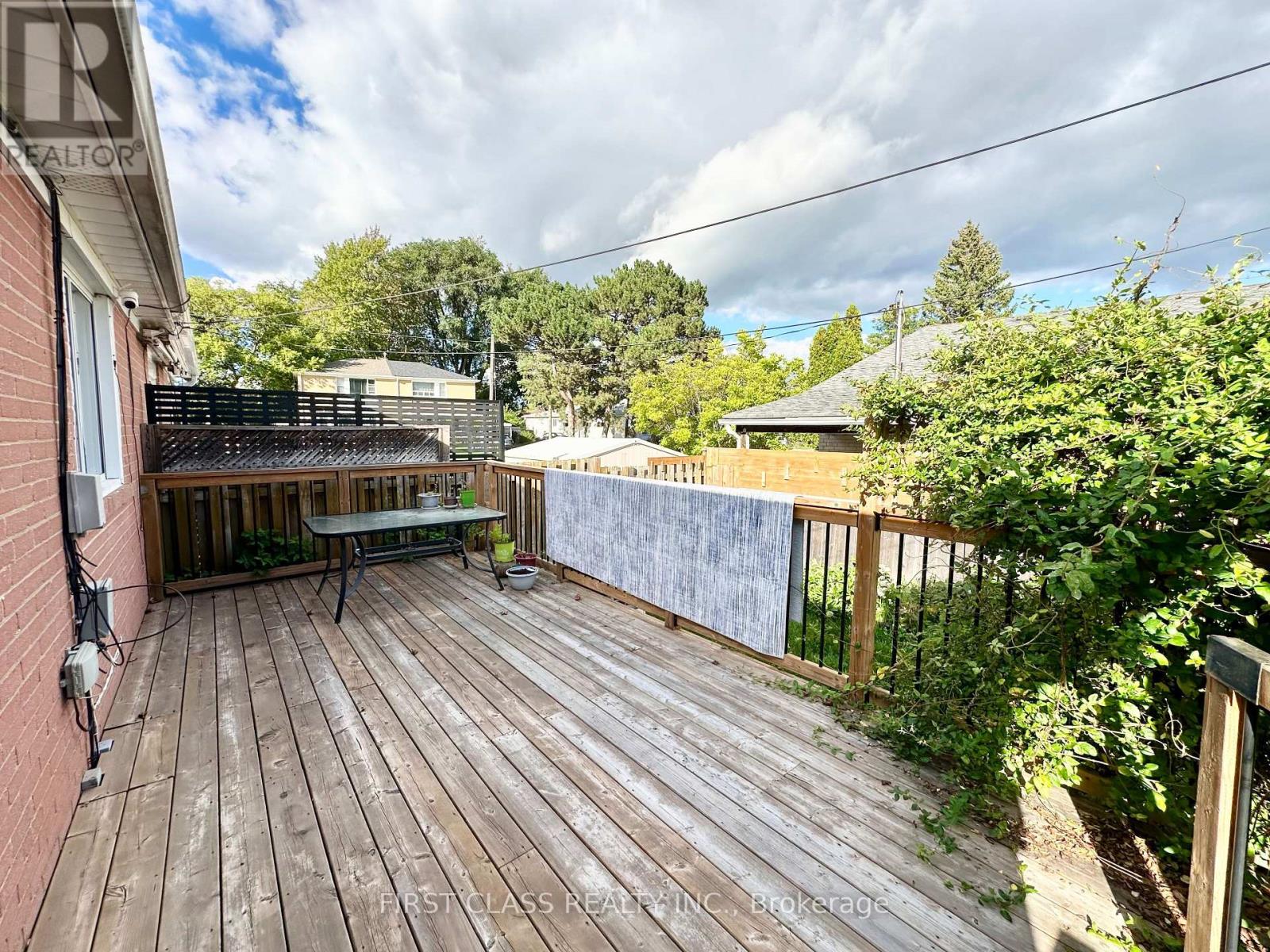 Main Fl - 260 Taylor Mills Drive N, Richmond Hill, Ontario L4C 2T7 - Photo 12 - N13715716