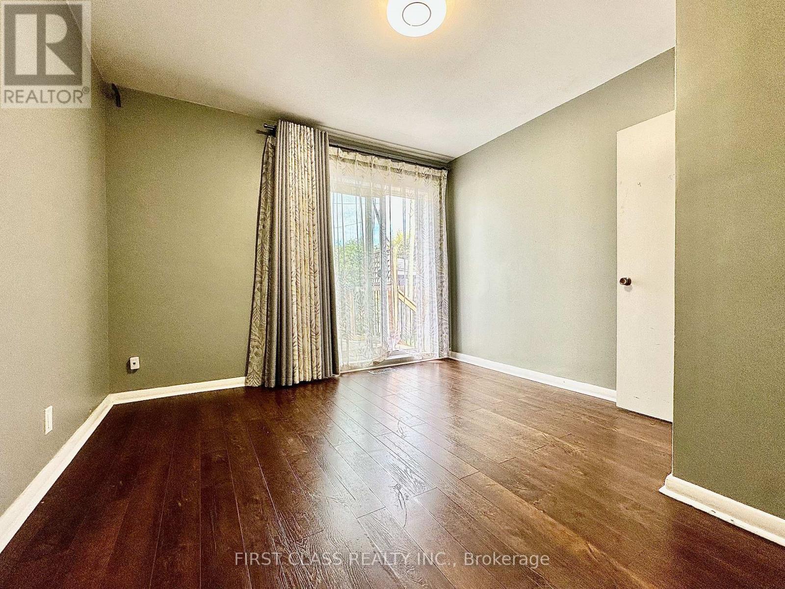Main Fl - 260 Taylor Mills Drive N, Richmond Hill, Ontario L4C 2T7 - Photo 9 - N13715716